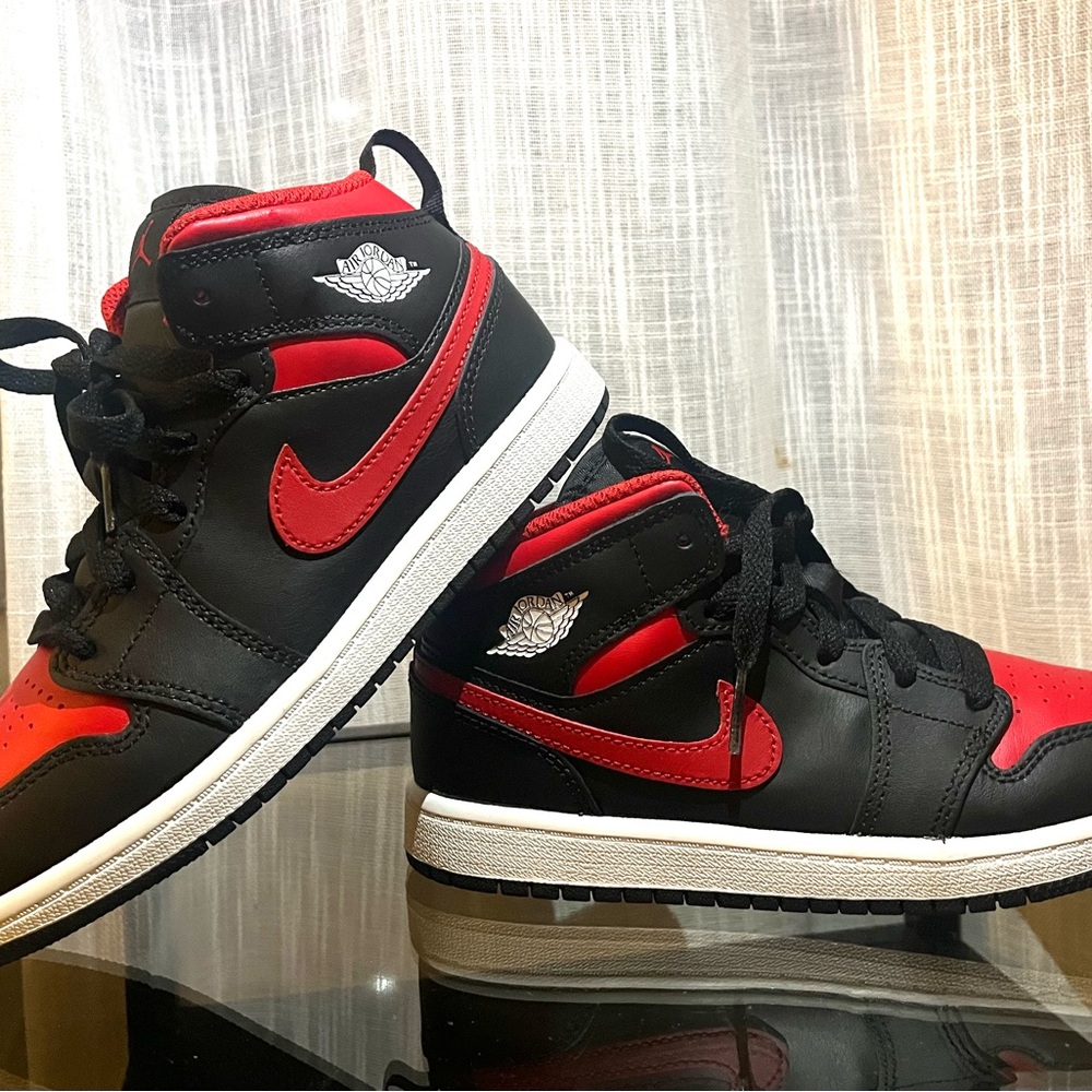 Nike Kids' Black and Red Sneakers